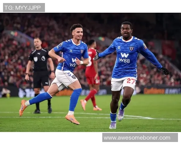 足总杯精彩对决尤文图斯凭乌龙球险胜利物浦全场沸腾