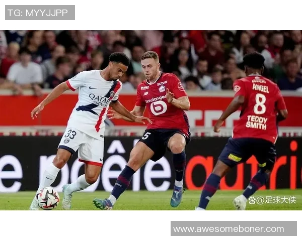 足总杯激战：巴黎圣日耳曼与波尔图平局红牌事件引发全场热议