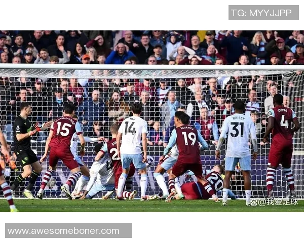 英超震撼战役波尔图大胜多特蒙德引发争议判罚全场沸腾 英超震撼战役波尔图大胜多特蒙德引发争议判罚全场沸腾